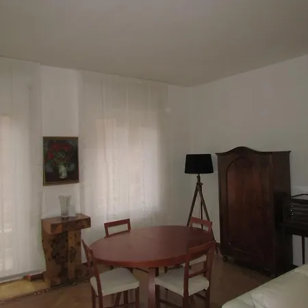 Apartment Via Dei Savorelli 4 *